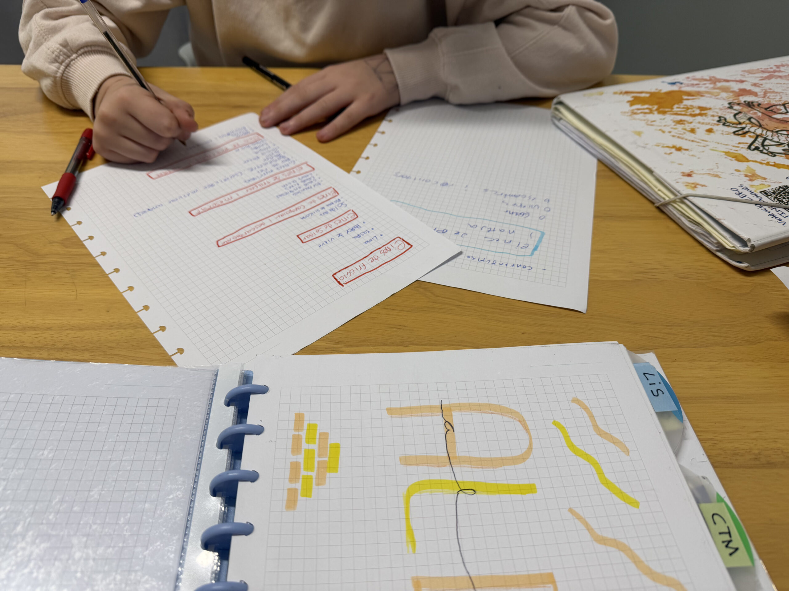 Coordinació amb famílies i escola